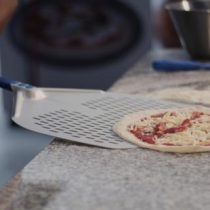 Perforert pizzaspade av høy kvalitet